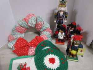 lot 188 image: Nutcrackers, Trivets, Wreath