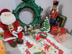 lot 191 image: Ornaments, Nutcracker, Shakers