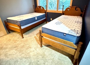 UL - Pair of Wooden Twin Bed Frames