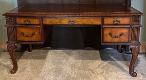 lot 12 image: UL - Traditional Wood Executive Desk with Ornate Detailing