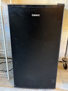 lot 39 image: G - Galanz 3.3 cu ft Compact Refrigerator, Pre-Owned
