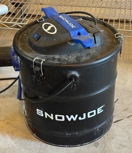 lot 40 image: G - Snow Joe Ash Vacuum Cleaner in Good Used Condition