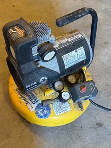 lot 59 image: G - Campbell Hausfeld 4-Gallon Air Compressor WL504310AJ