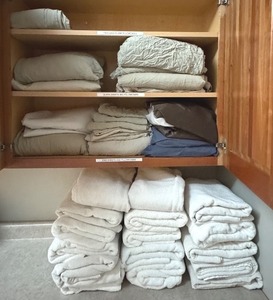 lot 107 image: LNDRY - Collection of Assorted Sheets and Towels