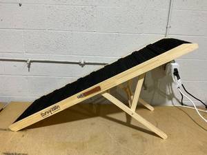 lot 106 image: SweetBin Adjustable Wooden Dog Ramp 28