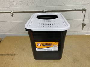 lot 160 image: Arm & Hammer Premium Top Entry Litter Box with Filter to Clean Paws and Microban