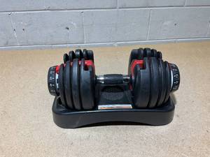 lot 38 image: BOWFLEX Selectech 552 Adjustable Dumbbell