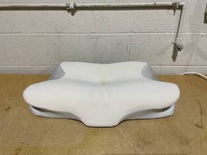 lot 171 image: Premium Contour Relief Pillow