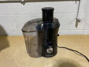 lot 195 image: Hamilton Beach Big Mouth 800 Watt Juice Extractor