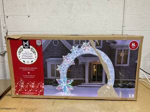 lot 90 image: Members Mark 8 Pre-Lit Arch with Prismatic Snowflakes