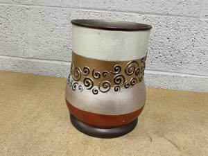 lot 483 image: Popular Bath Tumbler, Miramar Collection, Multicolor