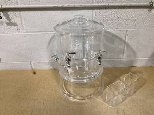 lot 487 image: Mind Reader Beverage Dispenser with Ice Bottom 2 Tier 4 Section Stackable Holder with Lids, 10.15 L x 10.15 W x 15.75 K