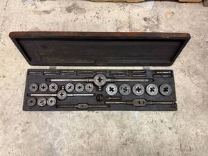 lot 8 image: Large Tap & Die Set