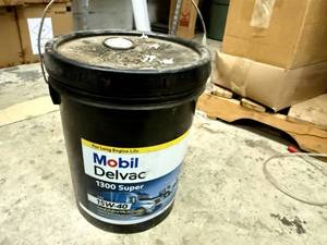 lot 15 image: Mobil Delvac 1300 Super 15w-40 Diesel Engine Oil