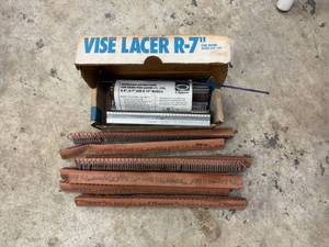 lot 33 image: Vise Lacer R-7