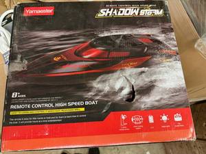 lot 36 image: Remote Controller High Speed Boat