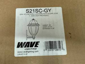 lot 39 image: GraStonewall Latern With Clear Lens