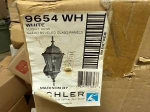 lot 40 image: White Outdoor Light
