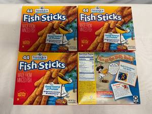 lot 120 image: G. 4x 44ct FisherBoy Fish Sticks