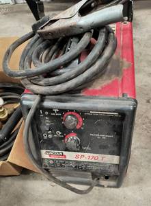 lot 9 image: Lincoln Welder SP-170T  wire feed