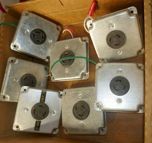 lot 23 image: Box of SEVEN Hart 20A-125V locking receptacles L5-20