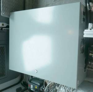 lot 25 image: Large Wiegmann electrical control box 24x30 x10 deep, locking cover 2 fans