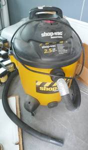 lot 27 image: 2.5hp Shop Vac - works