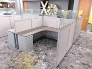 lot 1 image: 4 Pack of Cubicle Workstations