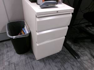 lot 43 image: 3 Drawer File Cabinet