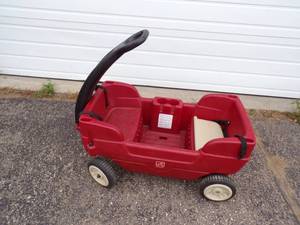 lot 7 image: Step 2 Kids Wagon