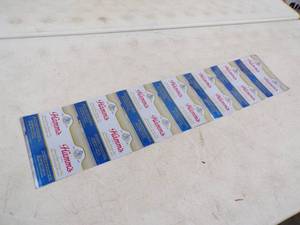 lot 17 image: Uncut Hamms Beer Cans