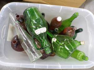 lot 25 image: Vintage Green and Brown Glass Bottles