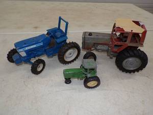 lot 31 image: Vintage Die Cast Tractors