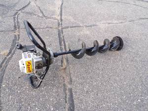 lot 42 image: Jiffy 8 Gas Ice Auger