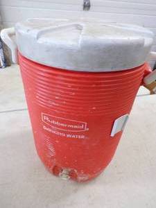 lot 52 image: Rubbermaid Drinking Water Cooler