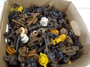 lot 53 image: Large Box of Electric Fence Insulators