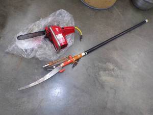 lot 66 image: Pole Saw and Electric Trim Chain Saw