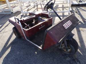 lot 79 image: E-Z GO Golf Cart for parts or repair