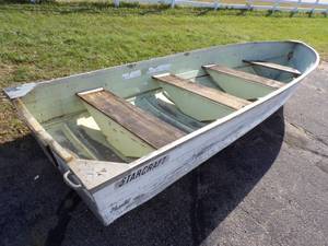 lot 4B image: 14 Starcraft Boat