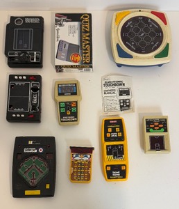 lot 26 image: Vintage Late 1970s Early 1980s Electronic Handheld Digital Games