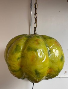 lot 33 image: AMAZING Mid Century Lime Green Speckled Fiberglass Hanging Swag Lamp