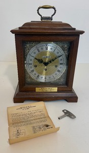 lot 36 image: Vintage Howard Miller No 141 Cased Clock with Key - Untested