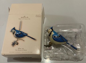lot 52 image: Vintage Hallmark KEEPSAKE Blue Jay Christmas Ornament