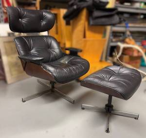lot 65 image: Iconic Vintage Plycraft Lounge Chair & Ottoman (Missing Some Feet)