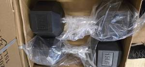 lot 11 image: A pair of 15LB Rubber hex Dumbbells (NEW)