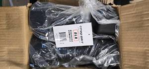 lot 16 image: A pair of 8LB Neoprene Dumbbells (NEW)