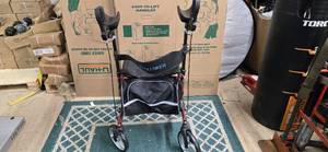 lot 17 image: ELENKER Walker with and 8W Wheel (USED)