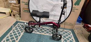 lot 18 image: Nova knee walker (Like New)