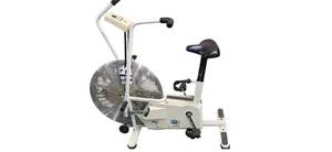 lot 26 image: The Giant Fan bike (USED, Excellent)