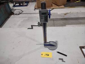 lot 196 image: Mitutoyo Absolute Digimatic 12 Hei...